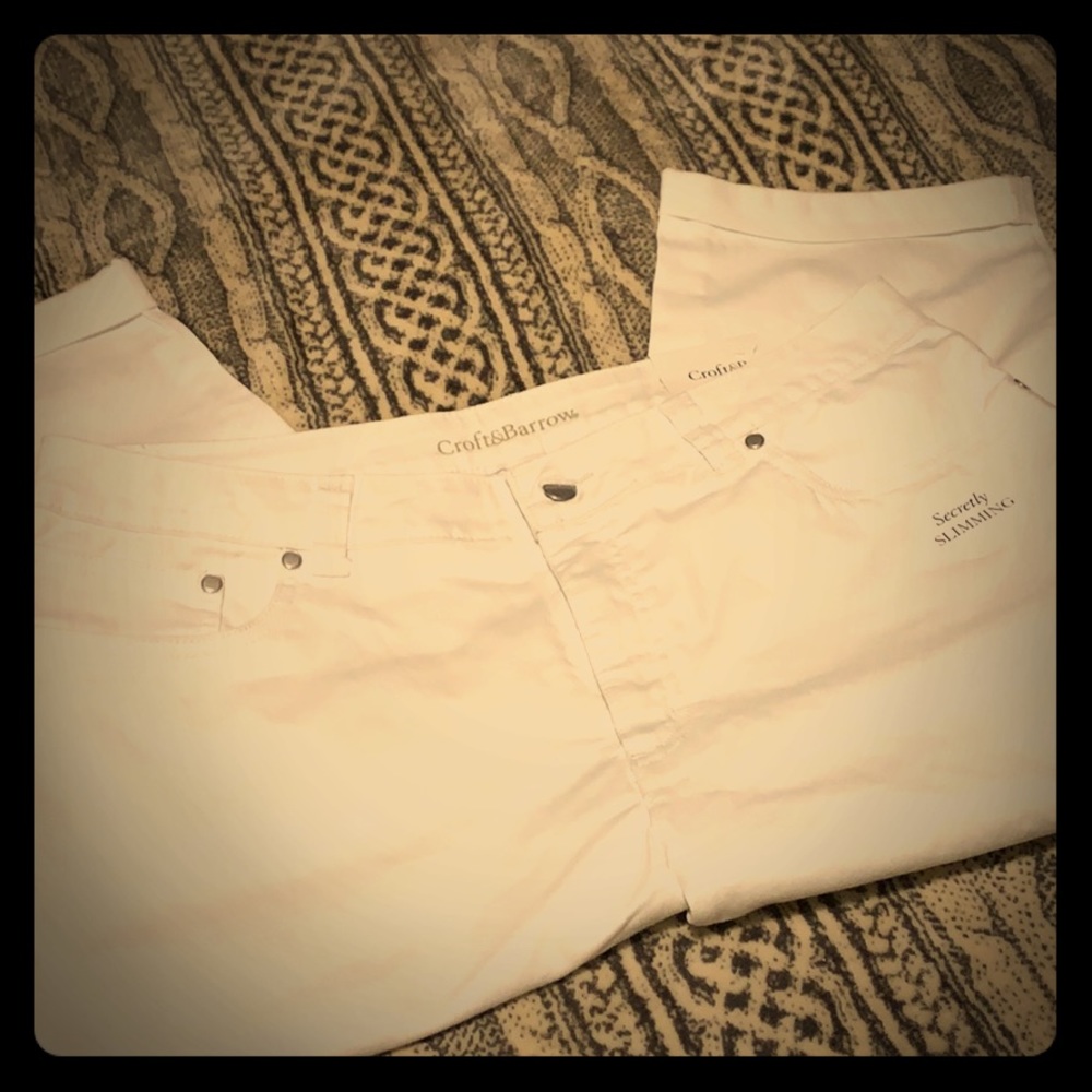 Croft & Barrow white Capri jeans